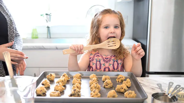 At What Age Should A Child Start to Cook & Bake